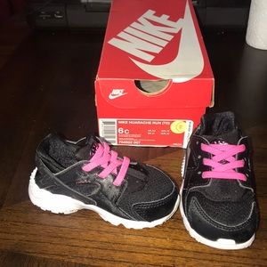 Toddler Nike tennis shoes